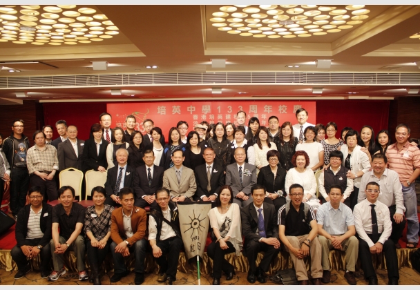 82日社全體元老與當年老師大合照