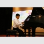 黃建潭校友的公子黃啟晢小朋友為大家演奏